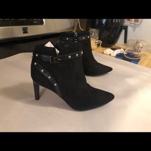 WOMANS SAM & LIBBY HEELS